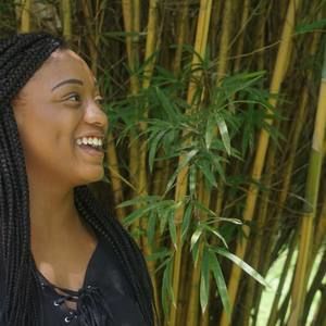 Meet your Posher, Alma